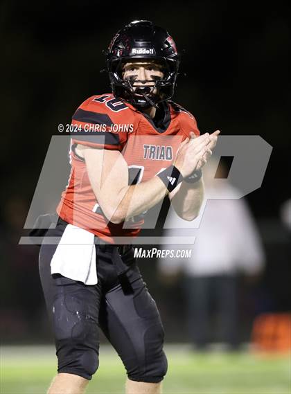 Thumbnail 3 in Morris @ Triad (IHSA 5A first round) photogallery.