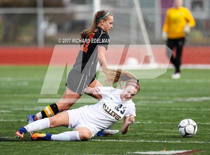 Thumbnail 2 in Kamiakin vs Bellevue (WIAA 3A 3rd Place Final)  photogallery.