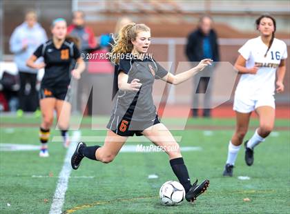Thumbnail 2 in Kamiakin vs Bellevue (WIAA 3A 3rd Place Final)  photogallery.