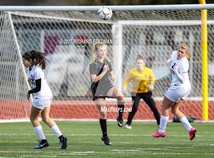 Thumbnail 2 in Kamiakin vs Bellevue (WIAA 3A 3rd Place Final)  photogallery.