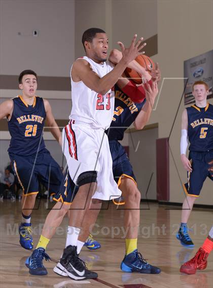 Thumbnail 2 in Bellevue vs. Etiwanda (MaxPreps Holiday Classic) photogallery.