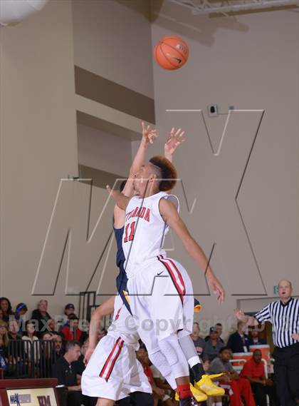 Thumbnail 1 in Bellevue vs. Etiwanda (MaxPreps Holiday Classic) photogallery.