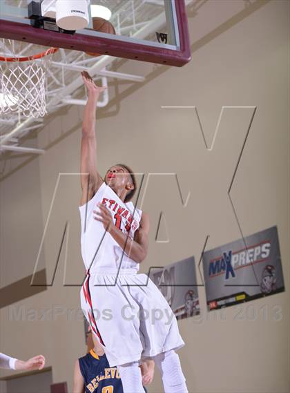 Thumbnail 3 in Bellevue vs. Etiwanda (MaxPreps Holiday Classic) photogallery.