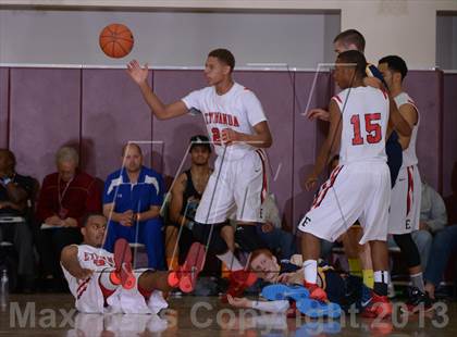 Thumbnail 3 in Bellevue vs. Etiwanda (MaxPreps Holiday Classic) photogallery.