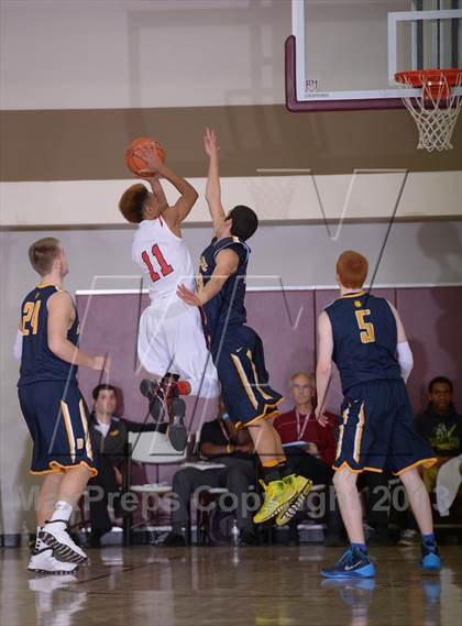 Thumbnail 2 in Bellevue vs. Etiwanda (MaxPreps Holiday Classic) photogallery.