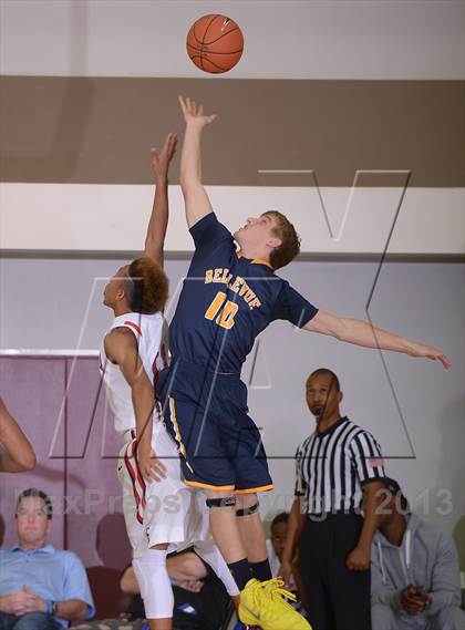 Thumbnail 1 in Bellevue vs. Etiwanda (MaxPreps Holiday Classic) photogallery.