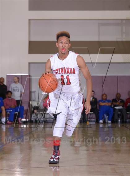 Thumbnail 1 in Bellevue vs. Etiwanda (MaxPreps Holiday Classic) photogallery.