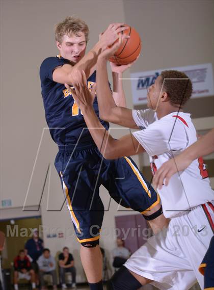 Thumbnail 1 in Bellevue vs. Etiwanda (MaxPreps Holiday Classic) photogallery.