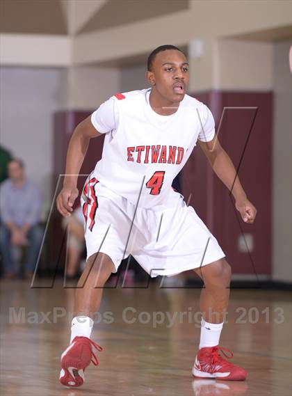 Thumbnail 2 in Bellevue vs. Etiwanda (MaxPreps Holiday Classic) photogallery.