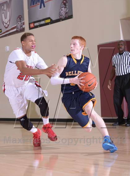 Thumbnail 3 in Bellevue vs. Etiwanda (MaxPreps Holiday Classic) photogallery.