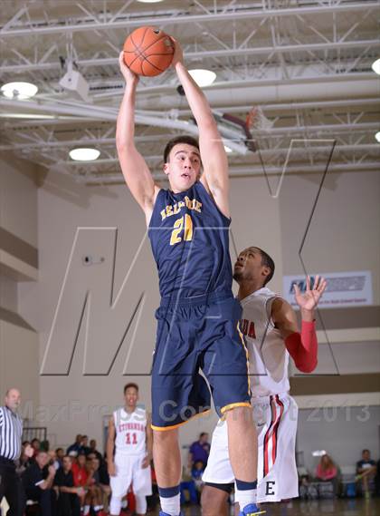 Thumbnail 2 in Bellevue vs. Etiwanda (MaxPreps Holiday Classic) photogallery.