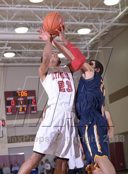 Thumbnail 3 in Bellevue vs. Etiwanda (MaxPreps Holiday Classic) photogallery.