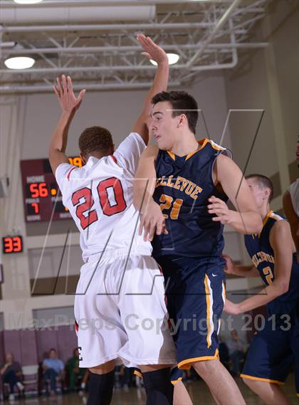 Thumbnail 3 in Bellevue vs. Etiwanda (MaxPreps Holiday Classic) photogallery.