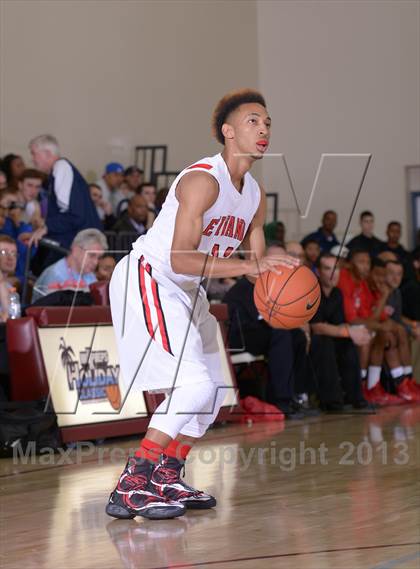 Thumbnail 1 in Bellevue vs. Etiwanda (MaxPreps Holiday Classic) photogallery.