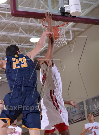 Thumbnail 3 in Bellevue vs. Etiwanda (MaxPreps Holiday Classic) photogallery.