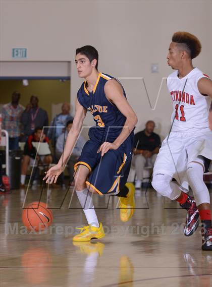 Thumbnail 2 in Bellevue vs. Etiwanda (MaxPreps Holiday Classic) photogallery.