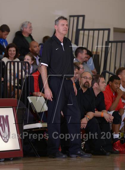 Thumbnail 2 in Bellevue vs. Etiwanda (MaxPreps Holiday Classic) photogallery.