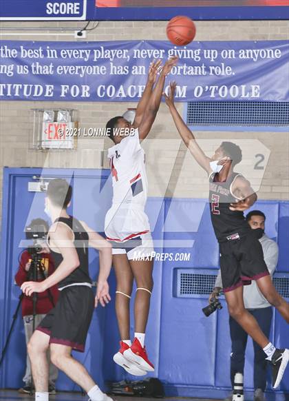 Thumbnail 2 in Iona Prep @ Archbishop Stepinac (Brother Stoudt Best of 7 Series Game 3) photogallery.