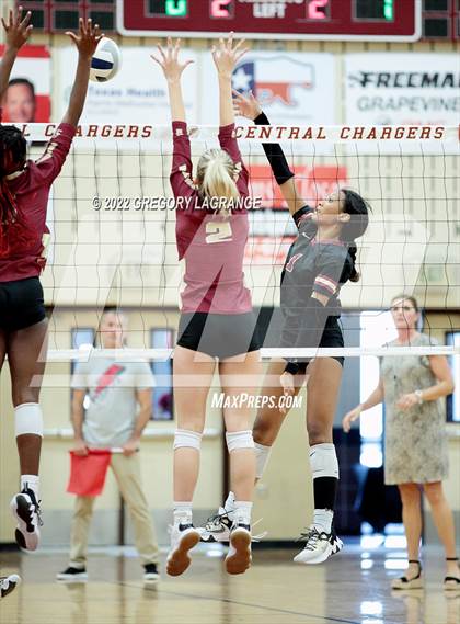 Thumbnail 2 in Saginaw vs Keller Central photogallery.