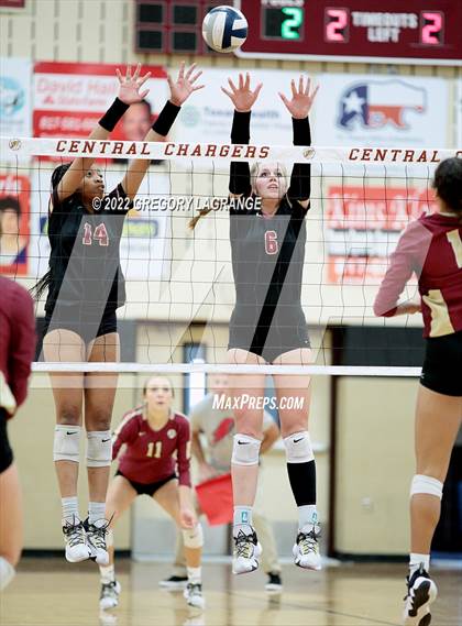 Thumbnail 3 in Saginaw vs Keller Central photogallery.