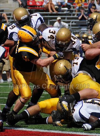 Thumbnail 2 in Upper Arlington vs. Aquinas (Kirk Herbstreit Varsity Football Series) photogallery.