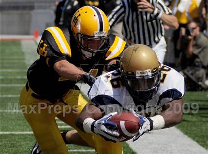 Thumbnail 1 in Upper Arlington vs. Aquinas (Kirk Herbstreit Varsity Football Series) photogallery.