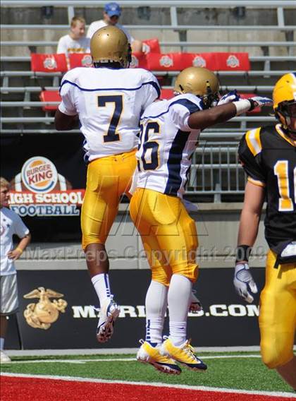 Thumbnail 1 in Upper Arlington vs. Aquinas (Kirk Herbstreit Varsity Football Series) photogallery.