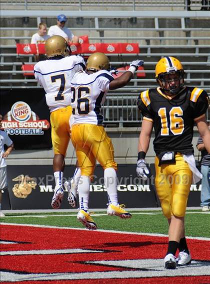 Thumbnail 3 in Upper Arlington vs. Aquinas (Kirk Herbstreit Varsity Football Series) photogallery.