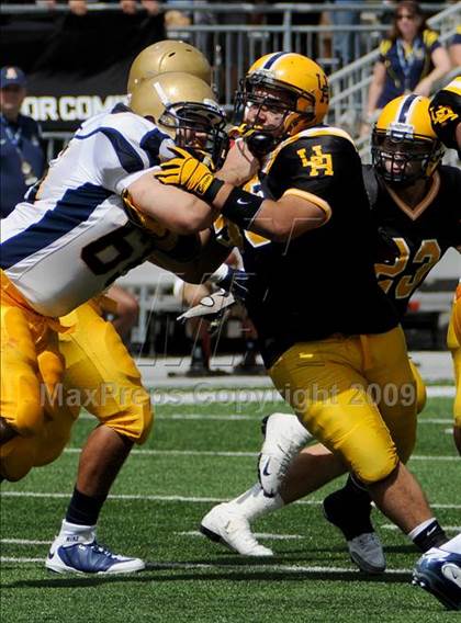 Thumbnail 1 in Upper Arlington vs. Aquinas (Kirk Herbstreit Varsity Football Series) photogallery.