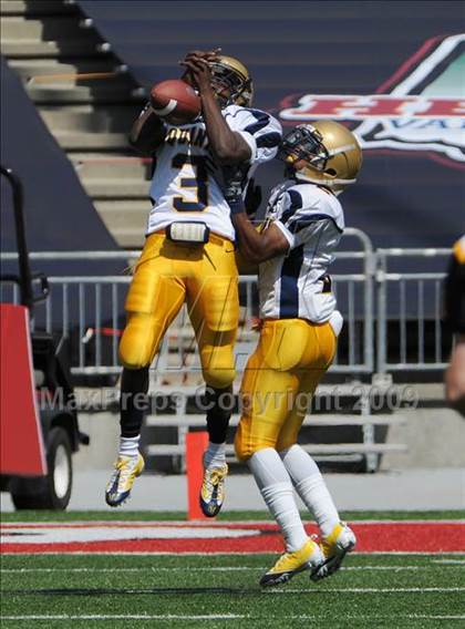 Thumbnail 1 in Upper Arlington vs. Aquinas (Kirk Herbstreit Varsity Football Series) photogallery.