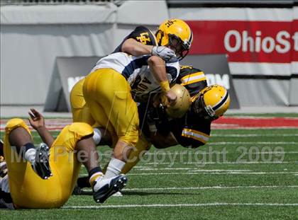 Thumbnail 3 in Upper Arlington vs. Aquinas (Kirk Herbstreit Varsity Football Series) photogallery.