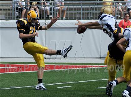 Thumbnail 2 in Upper Arlington vs. Aquinas (Kirk Herbstreit Varsity Football Series) photogallery.