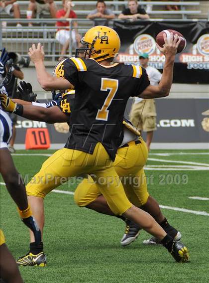 Thumbnail 1 in Upper Arlington vs. Aquinas (Kirk Herbstreit Varsity Football Series) photogallery.