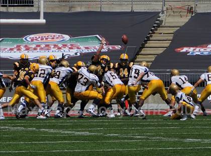 Thumbnail 1 in Upper Arlington vs. Aquinas (Kirk Herbstreit Varsity Football Series) photogallery.