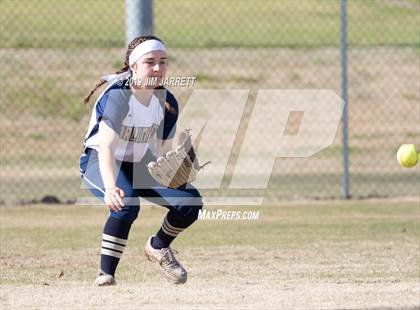 Thumbnail 2 in Arlington vs Bartlett (Morris Hunter Invitational) photogallery.