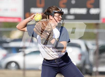 Thumbnail 1 in Arlington vs Bartlett (Morris Hunter Invitational) photogallery.