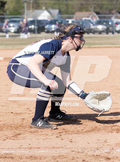 Thumbnail 2 in Arlington vs Bartlett (Morris Hunter Invitational) photogallery.