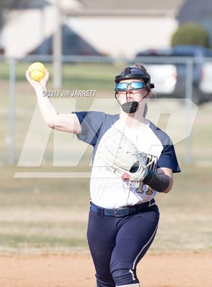 Thumbnail 3 in Arlington vs Bartlett (Morris Hunter Invitational) photogallery.