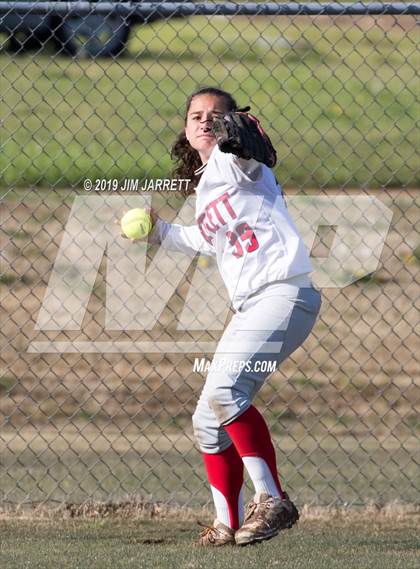 Thumbnail 3 in Arlington vs Bartlett (Morris Hunter Invitational) photogallery.