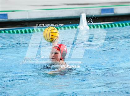 Thumbnail 2 in Mater Dei vs. Orange Lutheran photogallery.