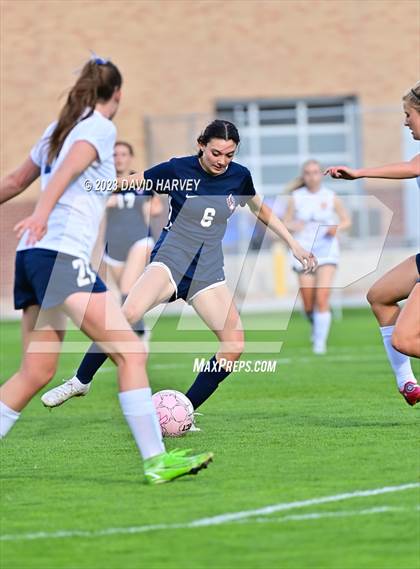Thumbnail 2 in Evergreen vs Dakota Ridge (CHSAA 4A Round One Playoff) photogallery.