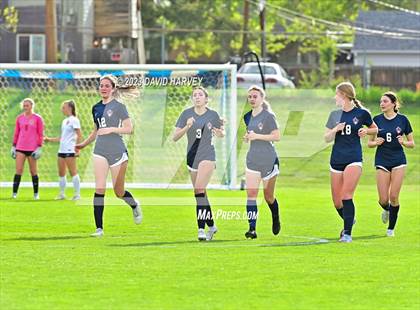 Thumbnail 2 in Evergreen vs Dakota Ridge (CHSAA 4A Round One Playoff) photogallery.