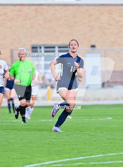 Thumbnail 2 in Evergreen vs Dakota Ridge (CHSAA 4A Round One Playoff) photogallery.