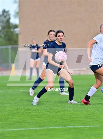 Thumbnail 3 in Evergreen vs Dakota Ridge (CHSAA 4A Round One Playoff) photogallery.
