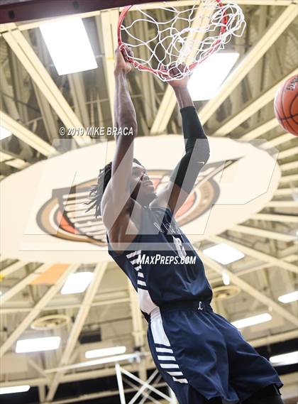 Thumbnail 3 in DeMatha vs. La Lumiere (Spalding Hoophall Classic) photogallery.
