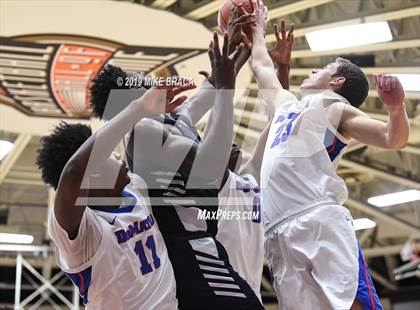 Thumbnail 3 in DeMatha vs. La Lumiere (Spalding Hoophall Classic) photogallery.
