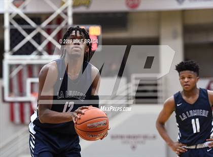Thumbnail 3 in DeMatha vs. La Lumiere (Spalding Hoophall Classic) photogallery.