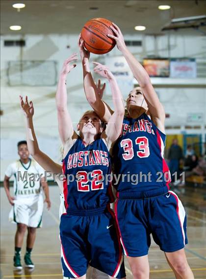 Thumbnail 2 in Yorba Linda vs Santa Barbara (Santa Barbara Tournament of Champions) photogallery.