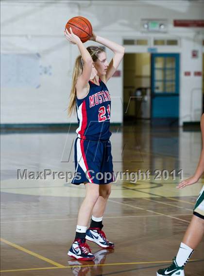 Thumbnail 1 in Yorba Linda vs Santa Barbara (Santa Barbara Tournament of Champions) photogallery.