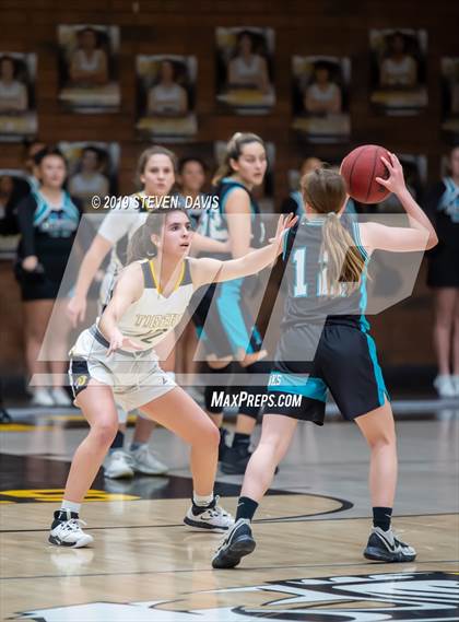 Thumbnail 1 in Highland vs Gilbert photogallery.
